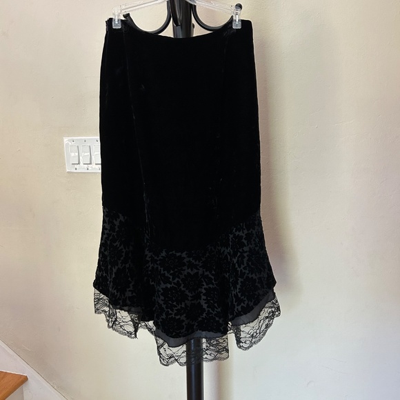 Black Silk Rayon Luxurious Velvet Patterned Laced Layered Skirt - Picture 6 of 13